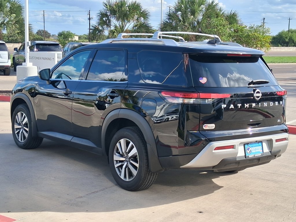 Used 2025 Nissan Pathfinder SL FWD image 4