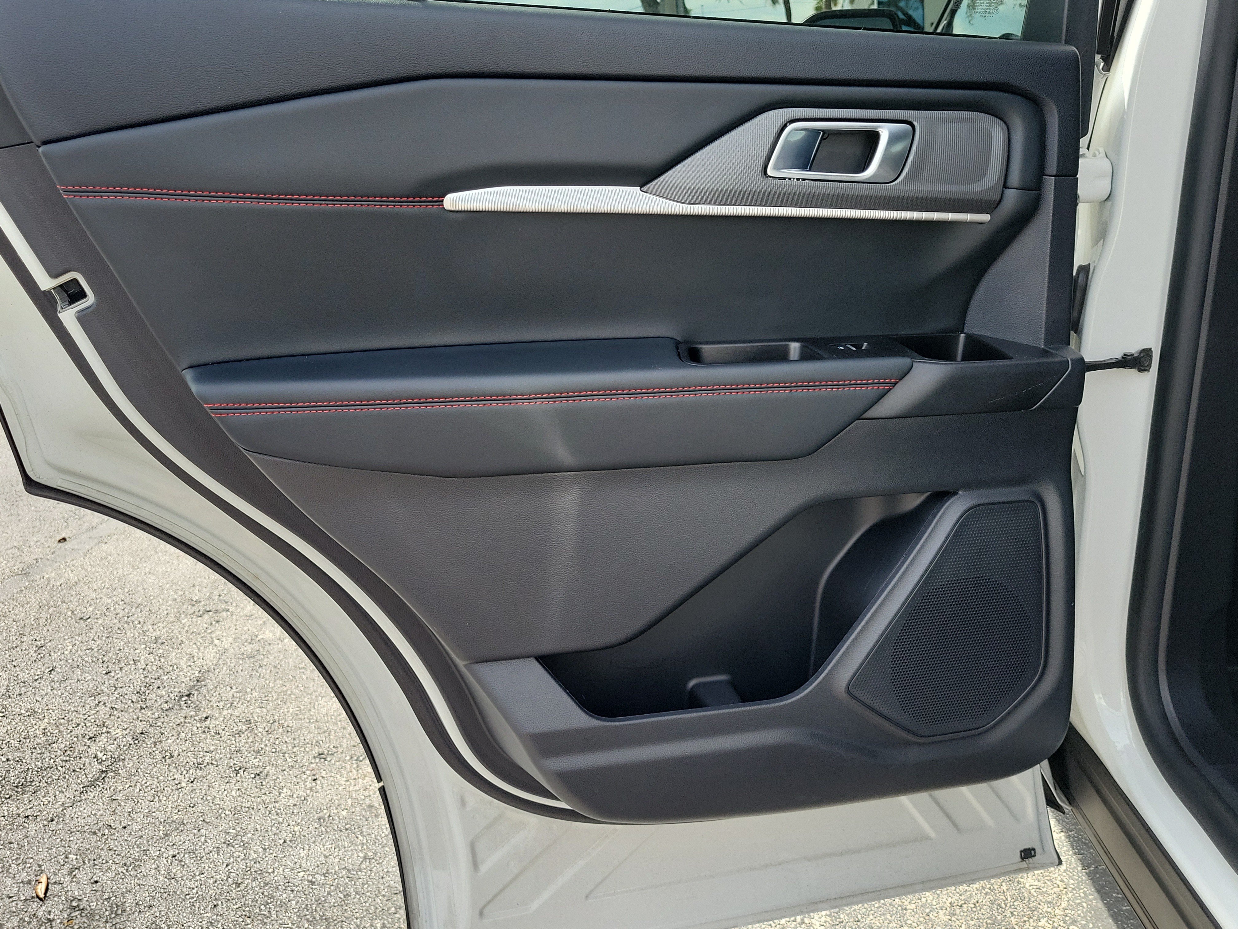 Certified 2025 Ford Explorer ST AWD/4WD image 12
