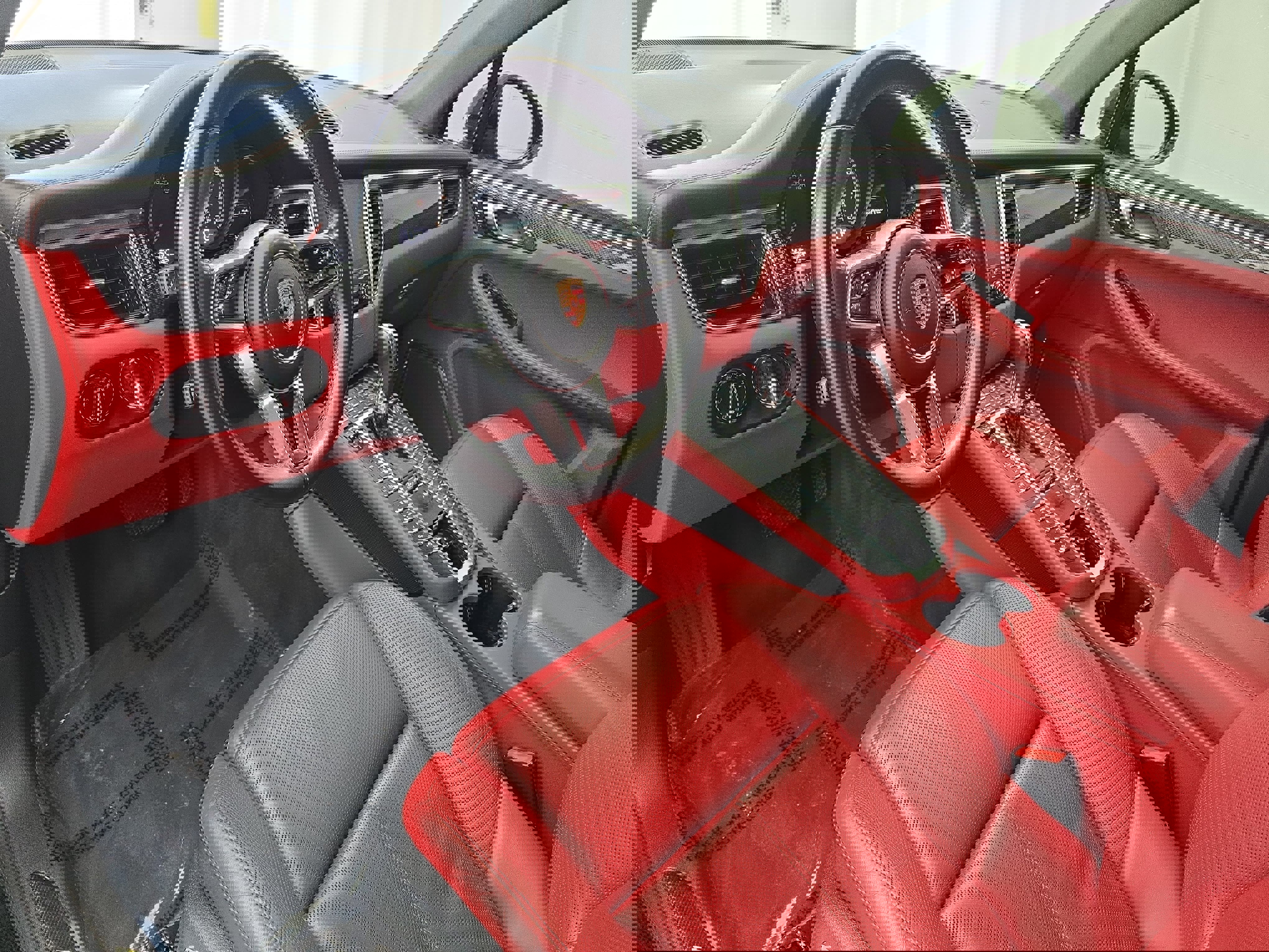 Used 2017 Porsche Macan Turbo image 16