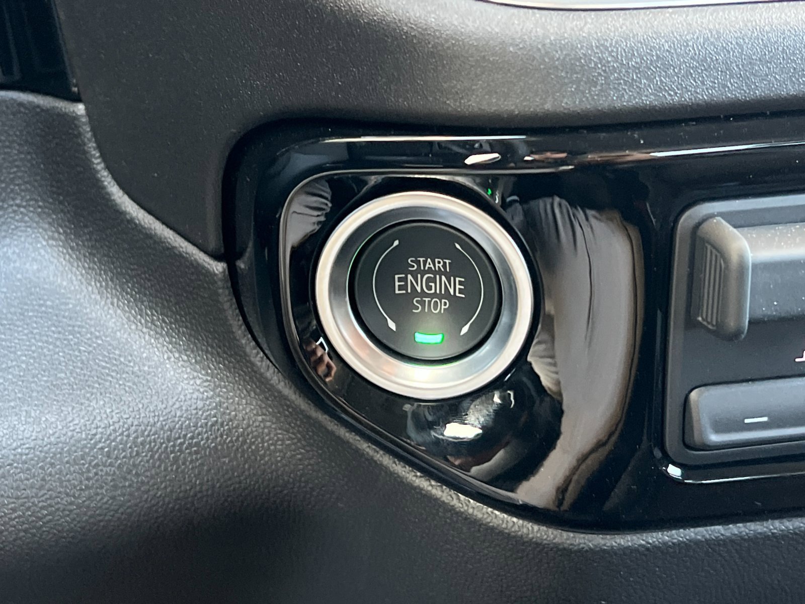 New 2025 Chevrolet Silverado 1500 LT image 25