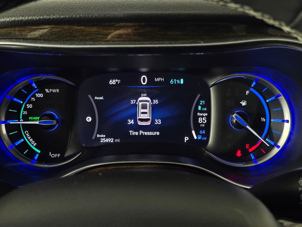 Used 2022 Chrysler Pacifica Limited w/ Uconnect Theater Family Group FWD image 22