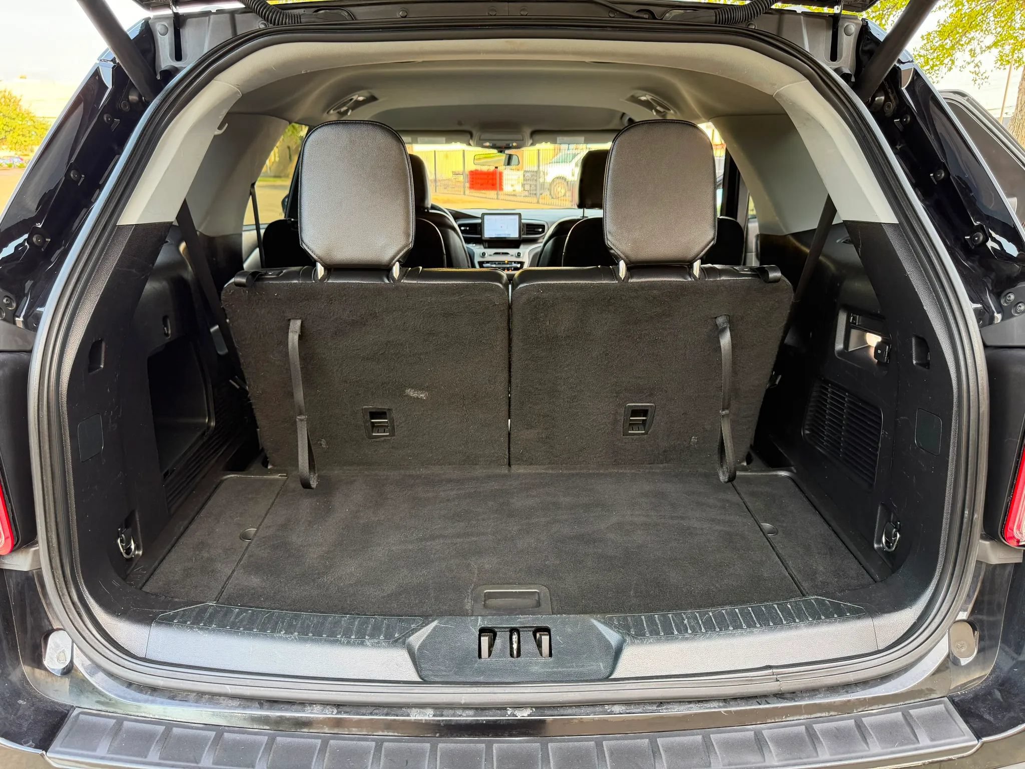 Used 2020 Ford Explorer XLT w/ Equipment Group 202A AWD/4WD image 28