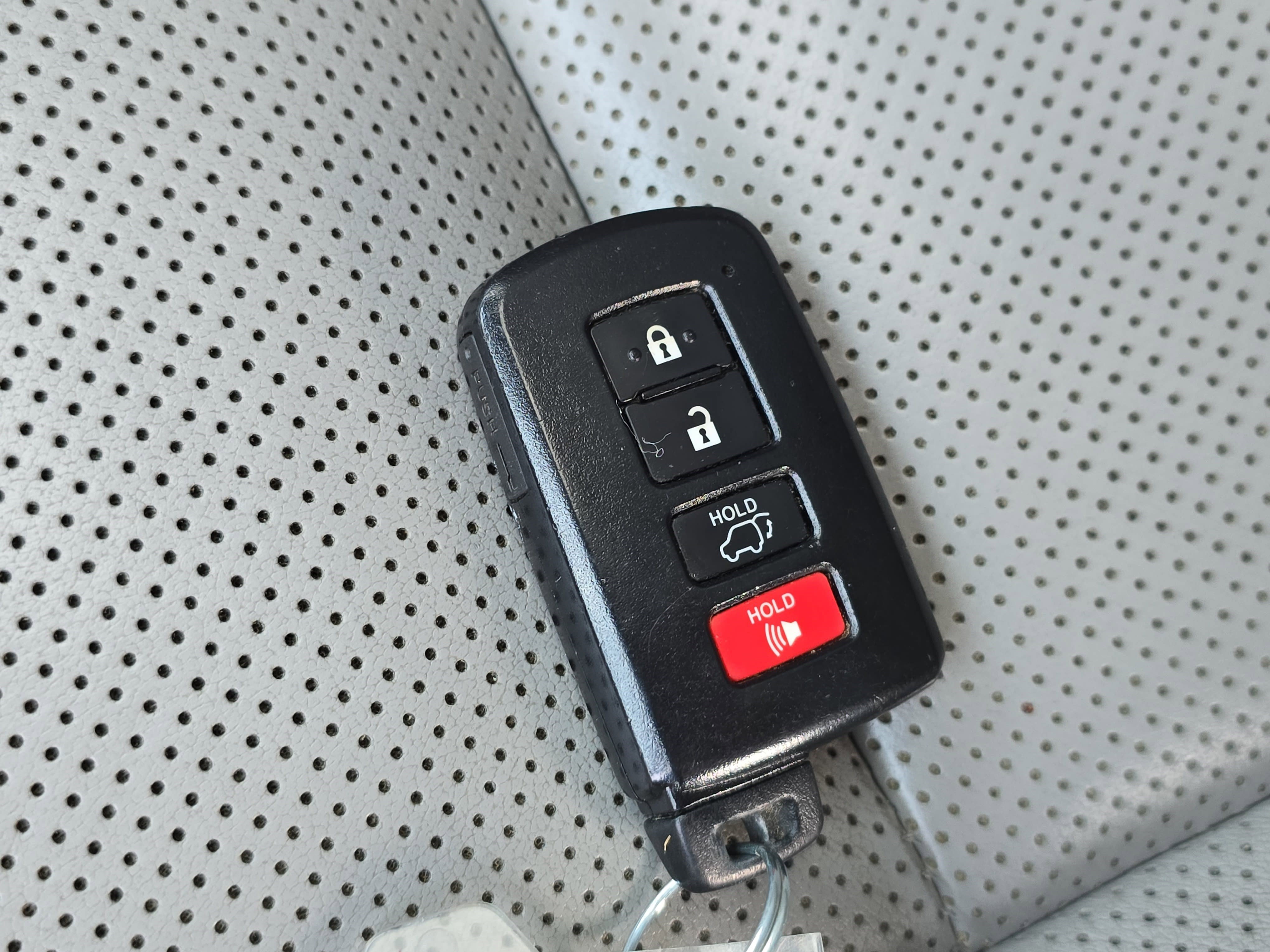 Used 2017 Toyota Highlander Limited image 37