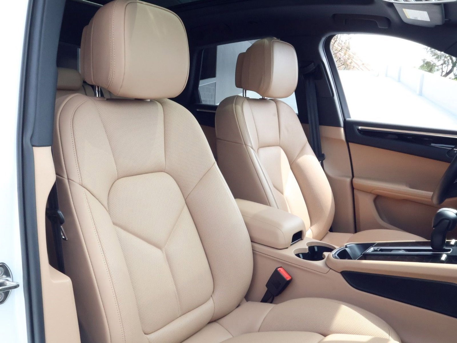 Certified 2025 Porsche Macan image 24