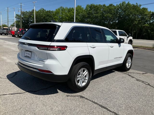 Used 2023 Jeep Grand Cherokee Laredo AWD/4WD image 23
