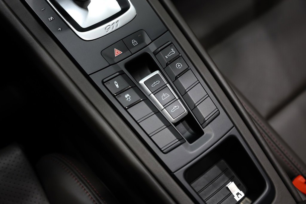 Used 2019 Porsche 911 Turbo image 39