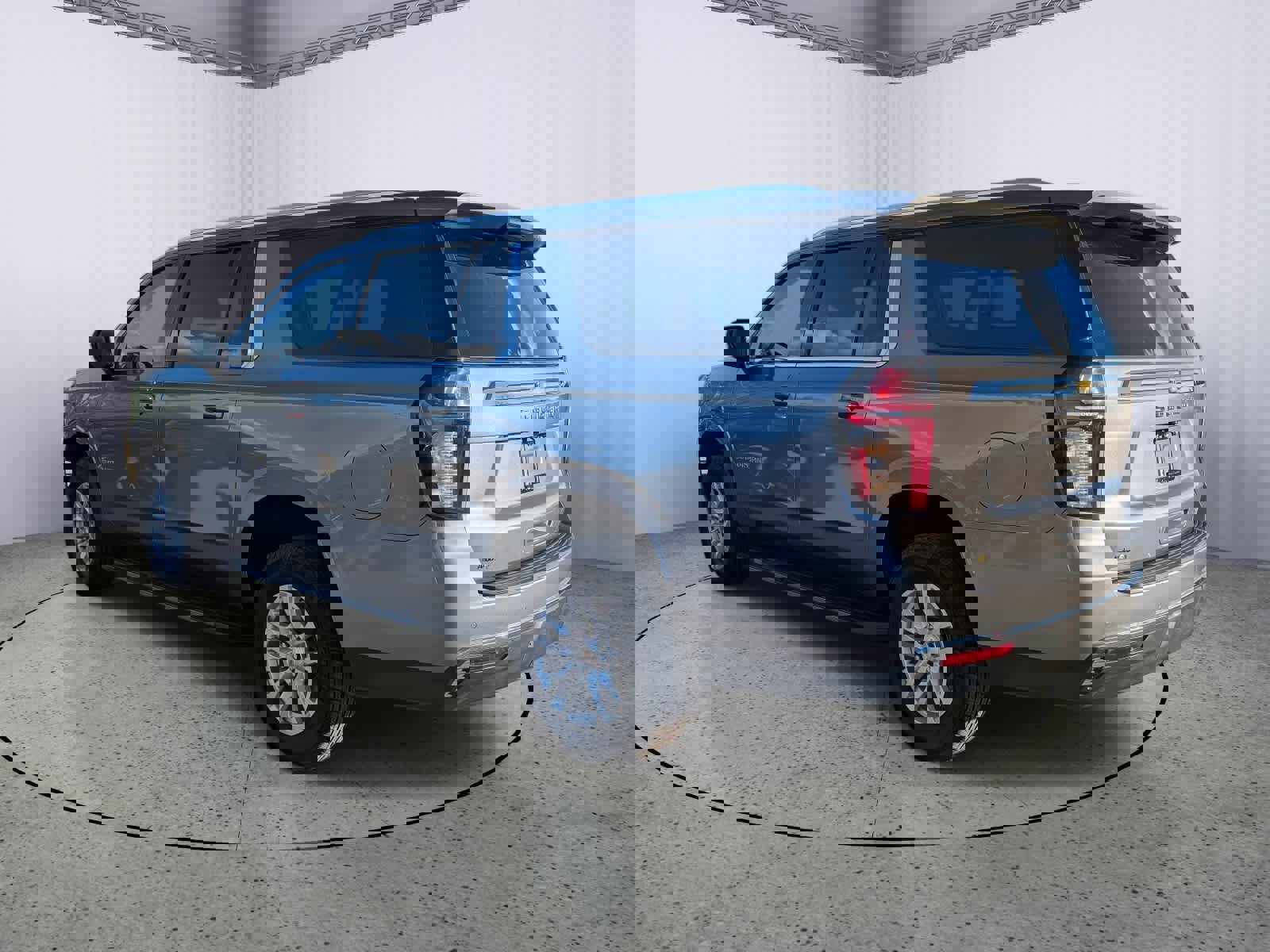 Used 2022 Chevrolet Suburban LT image 4