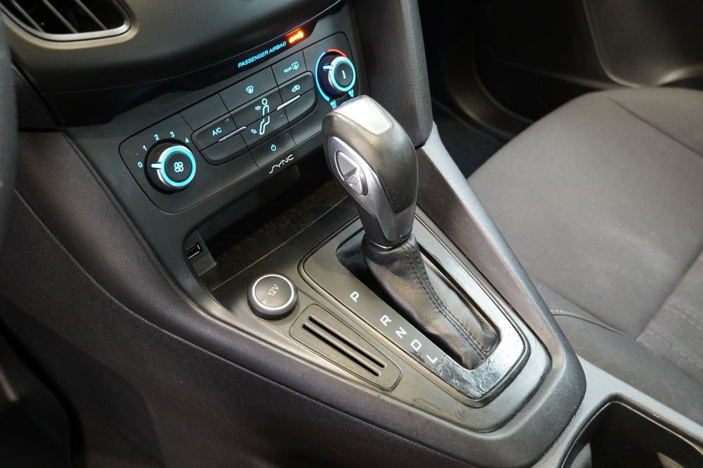 Used 2015 Ford Focus SE FWD image 21