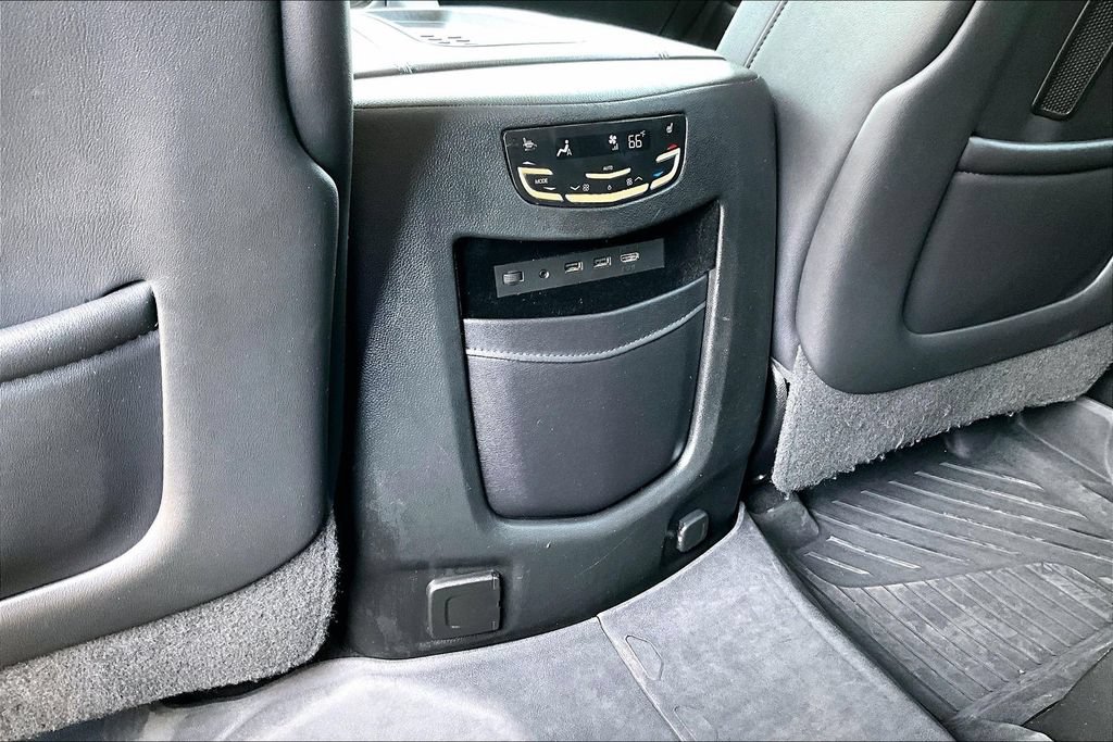 Used 2017 Cadillac Escalade ESV Luxury AWD/4WD image 10