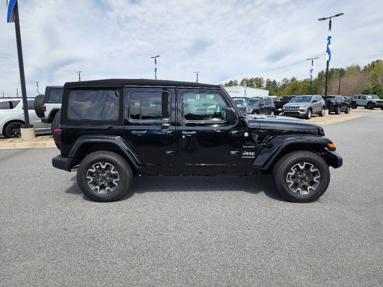 Used 2024 Jeep Wrangler Sahara image 2
