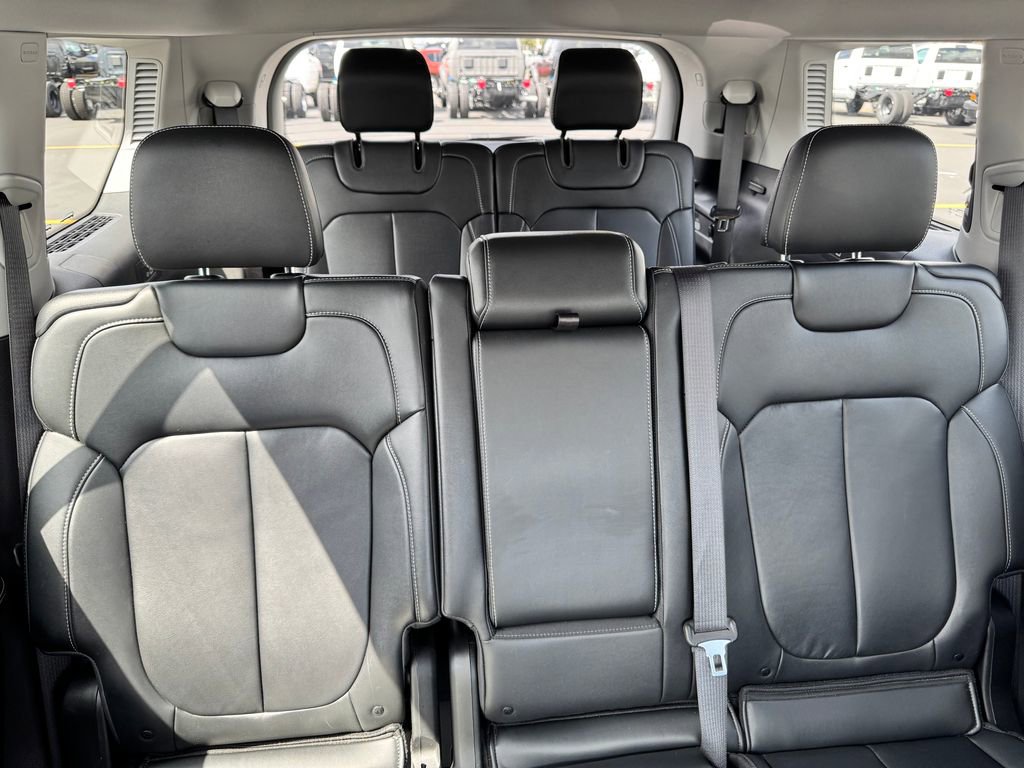 Used 2022 Jeep Grand Cherokee L Limited AWD/4WD image 16