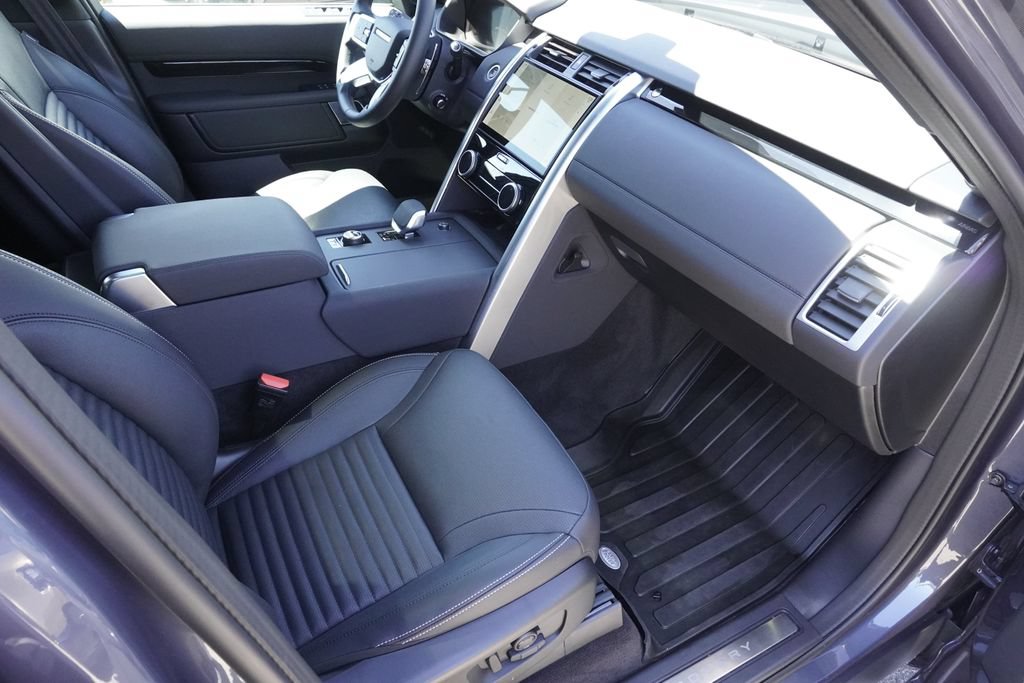 Used 2025 Land Rover Discovery S AWD/4WD image 22