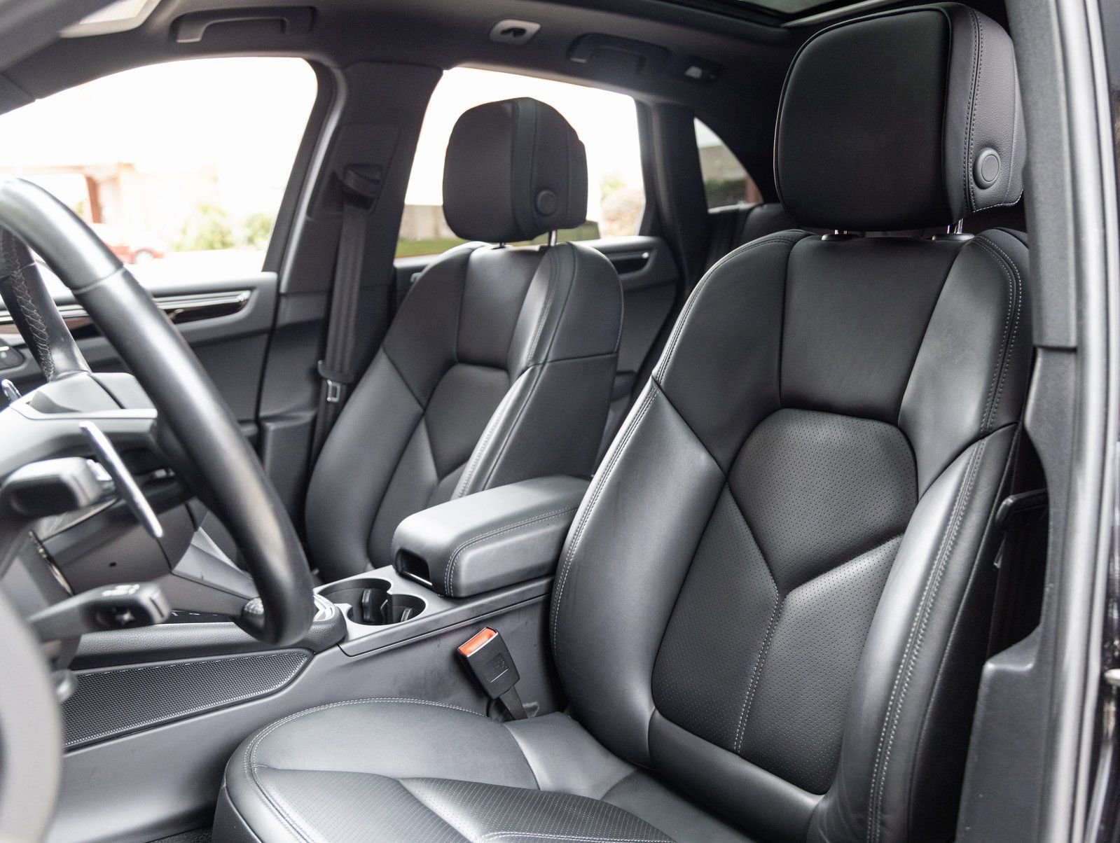 Certified 2023 Porsche Macan S image 5