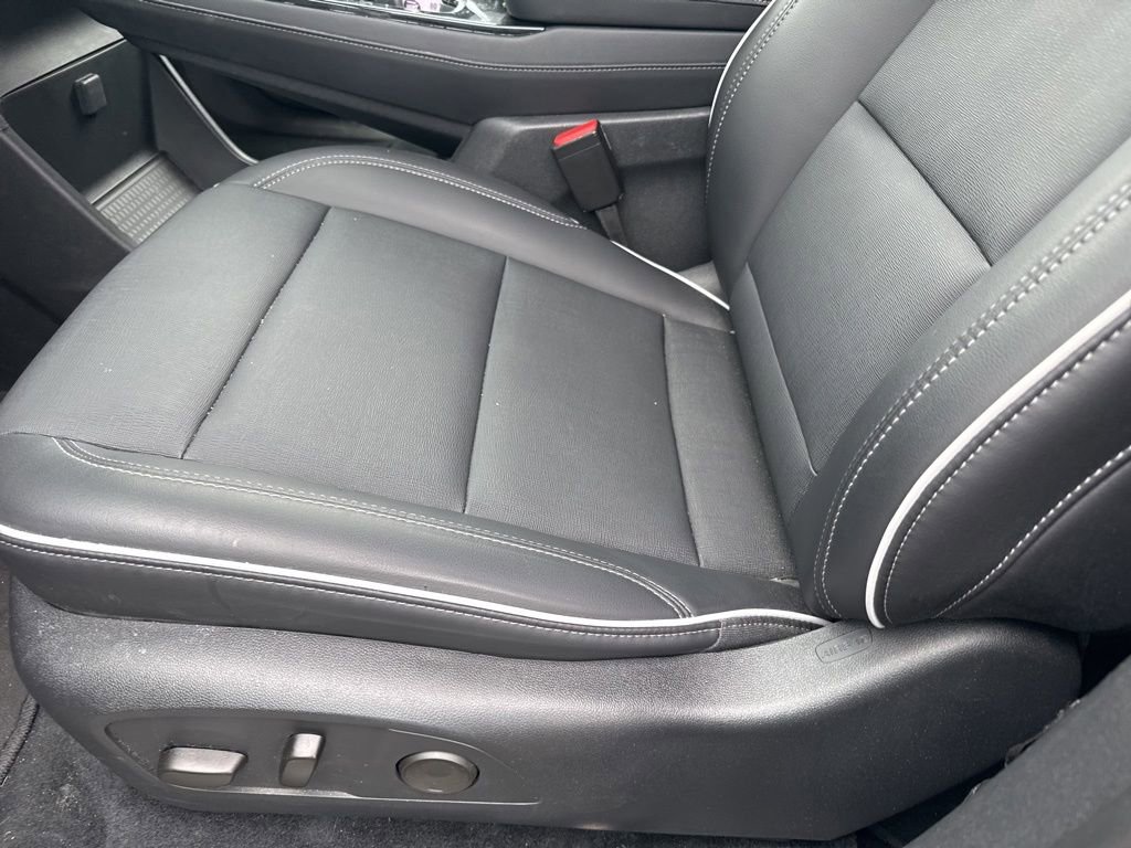 Used 2025 Buick Enclave Preferred FWD image 15