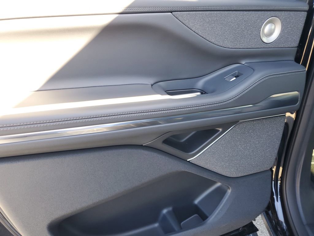 New 2025 Lincoln Navigator L Reserve image 9