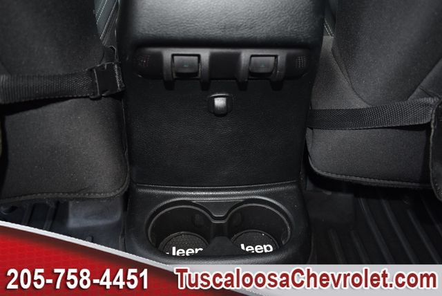 Used 2018 Jeep Wrangler Unlimited Rubicon w/ Connectivity Group AWD/4WD image 23