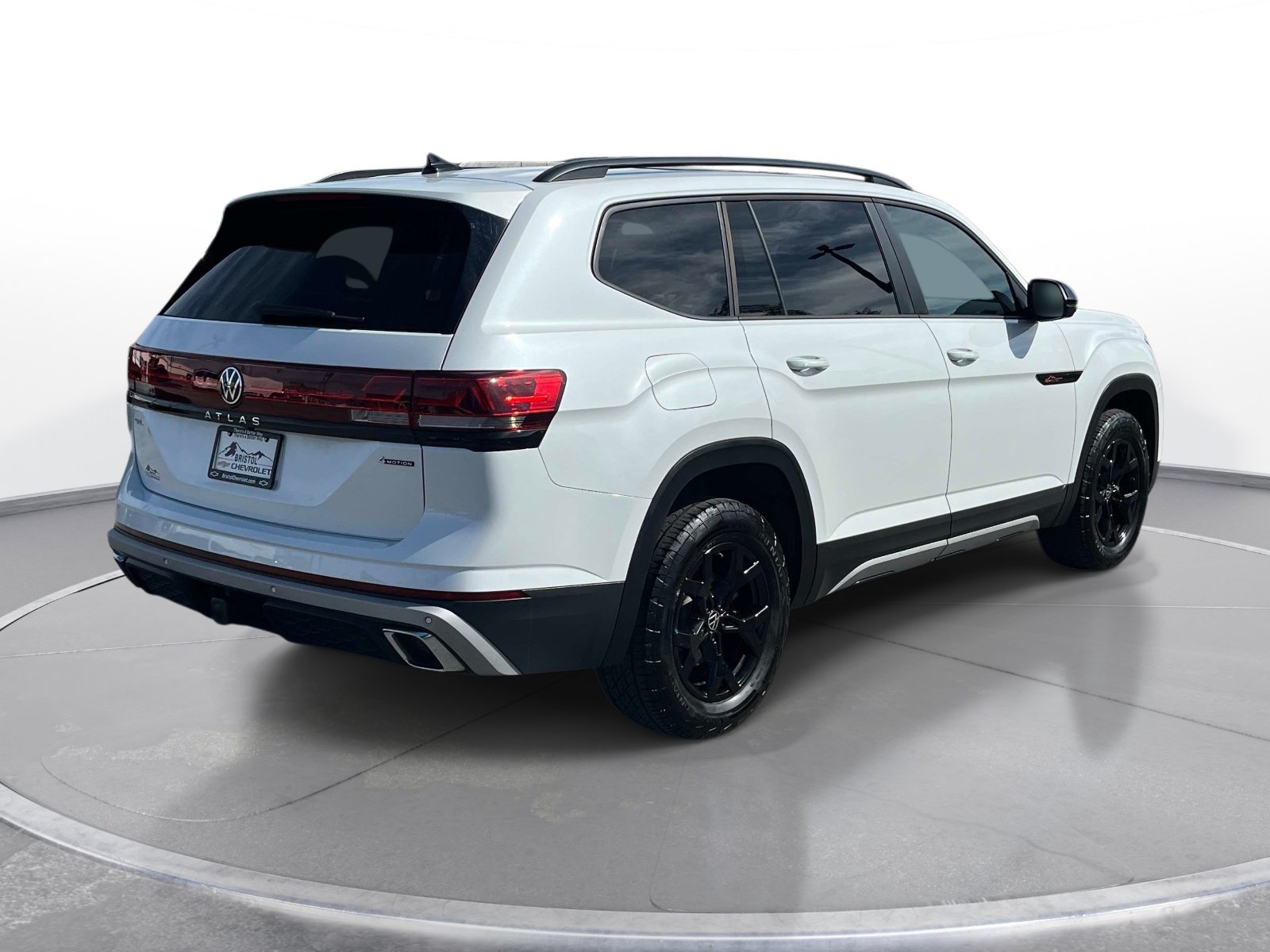 Used 2024 Volkswagen Atlas Peak Edition SEL AWD/4WD image 4