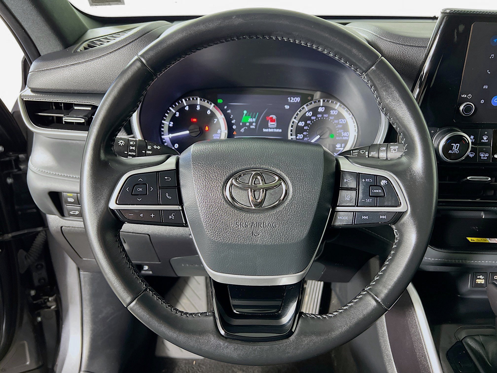 Used 2023 Toyota Highlander XSE AWD/4WD image 12