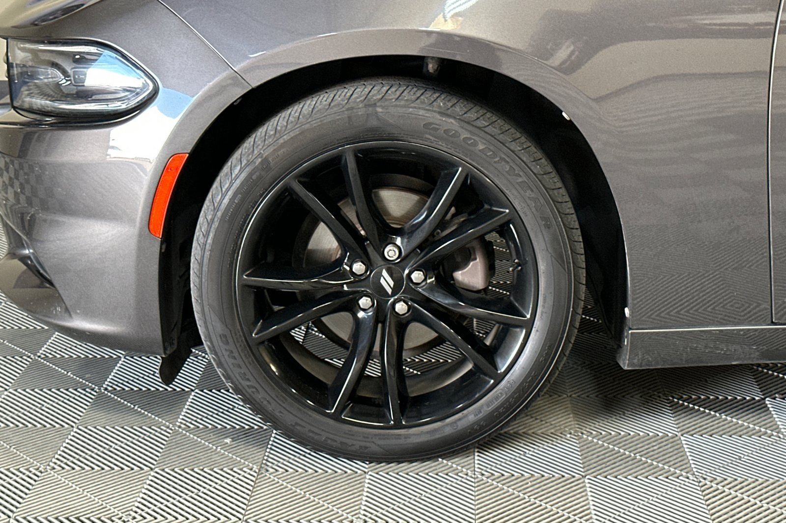 Used 2017 Dodge Charger SE w/ Blacktop Package RWD image 41