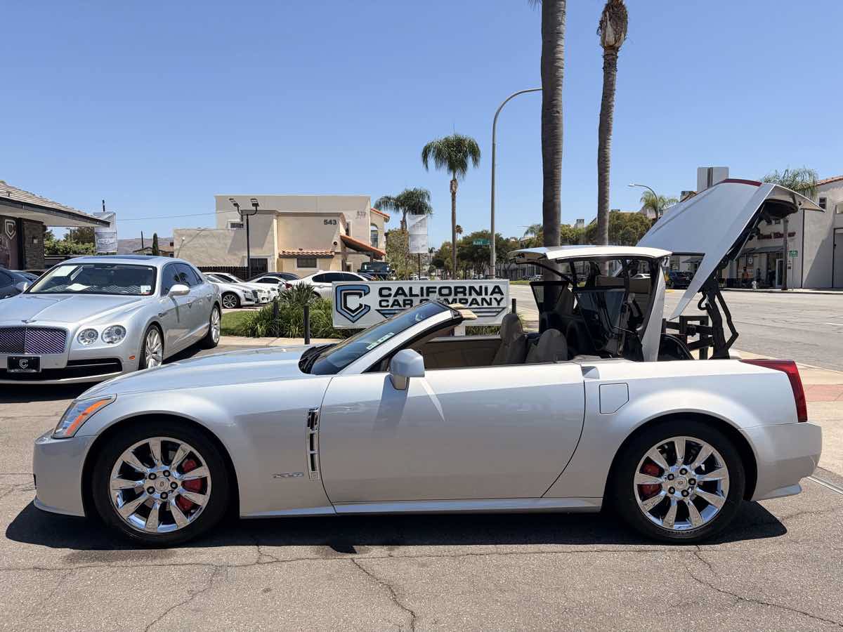 Used 2009 Cadillac XLR RWD image 12