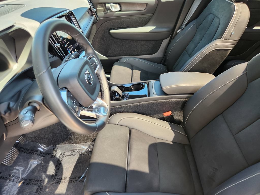 Used 2023 Volvo C40 P8 Recharge Ultimate w/ Protection Package Premier AWD/4WD image 4