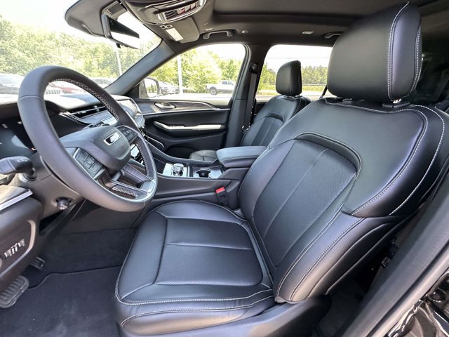 New 2026 Jeep Grand Cherokee L Limited w/ Luxury Tech Group II AWD/4WD image 18