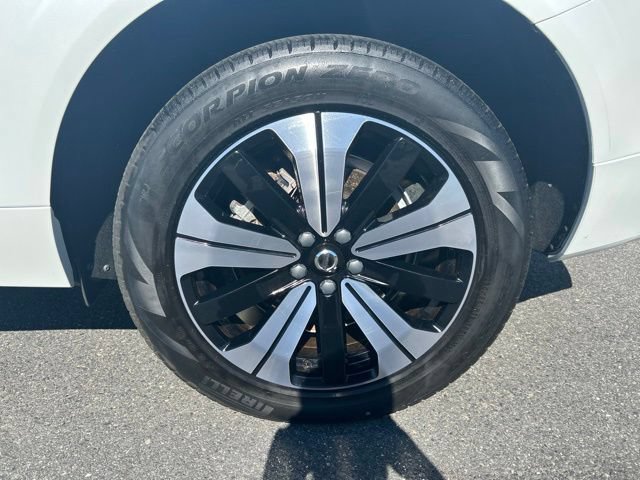 Certified 2024 Volvo XC60 T8 Core w/ Climate Package AWD/4WD image 9