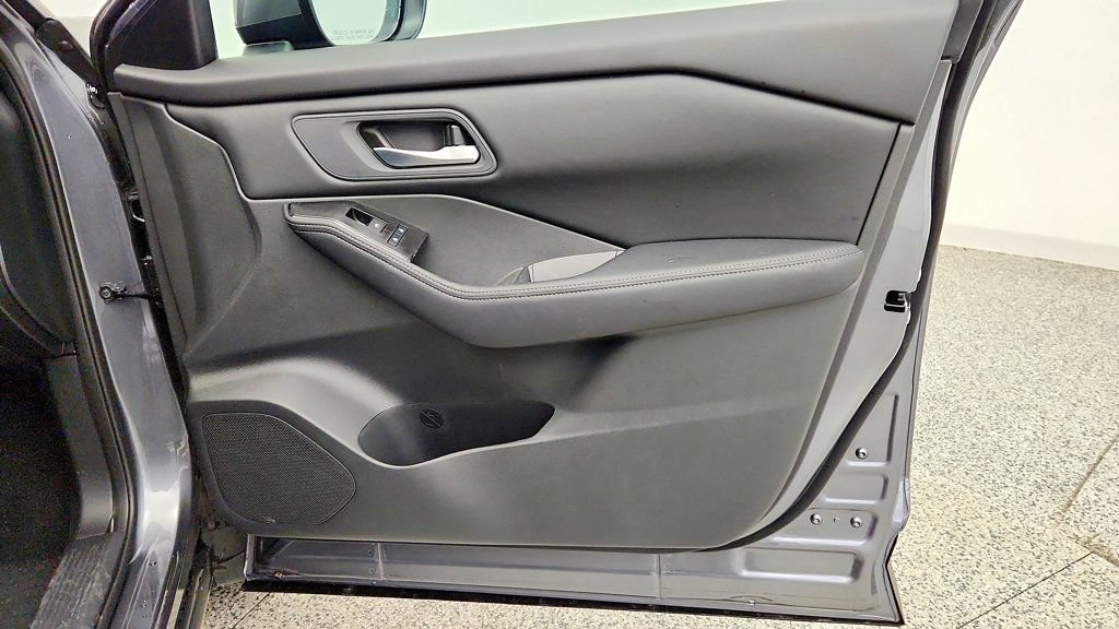 Used 2026 Nissan Rogue SV FWD image 25