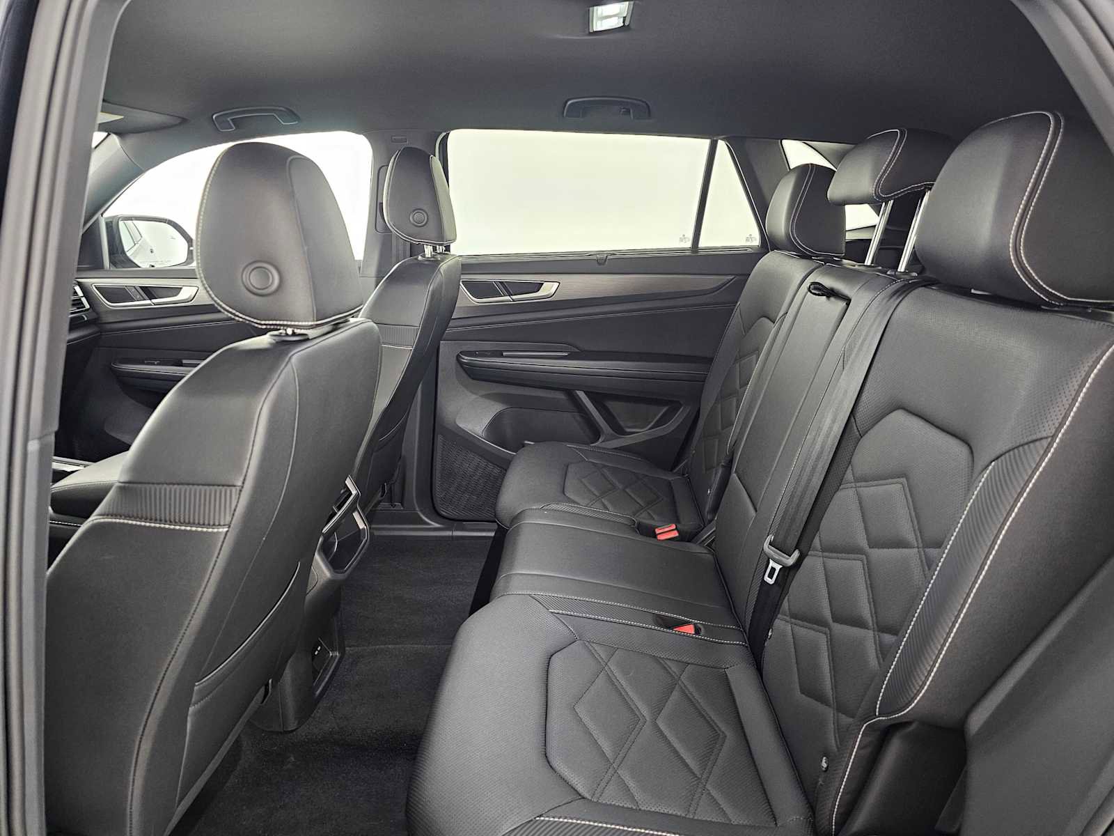 Used 2025 Volkswagen Atlas Cross Sport SE image 16