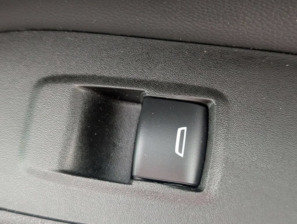 Used 2024 Chevrolet Equinox LT FWD image 35