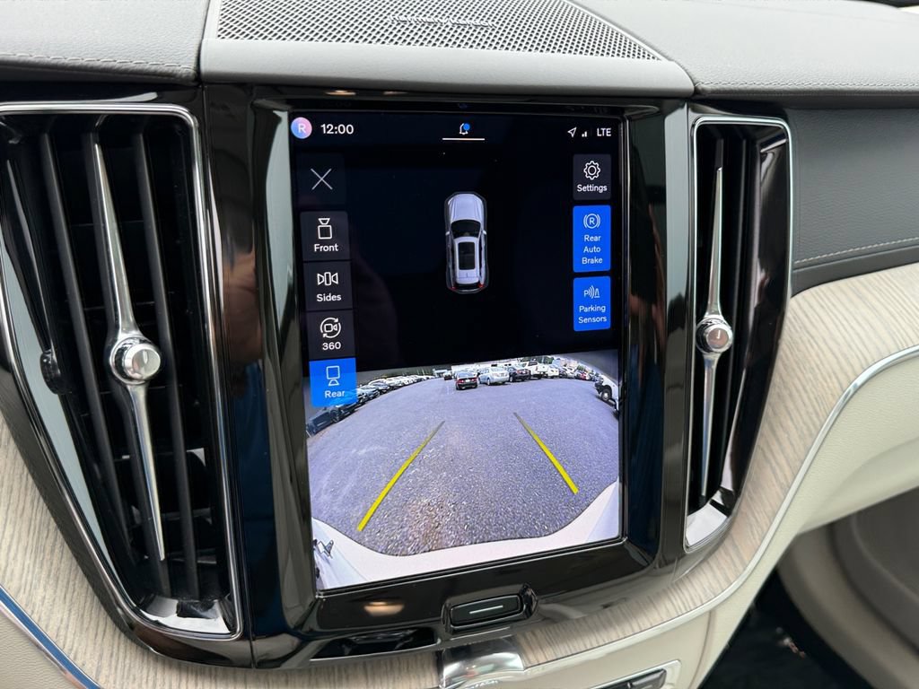 Certified 2022 Volvo XC60 T8 Inscription w/ Advanced Package AWD/4WD image 24