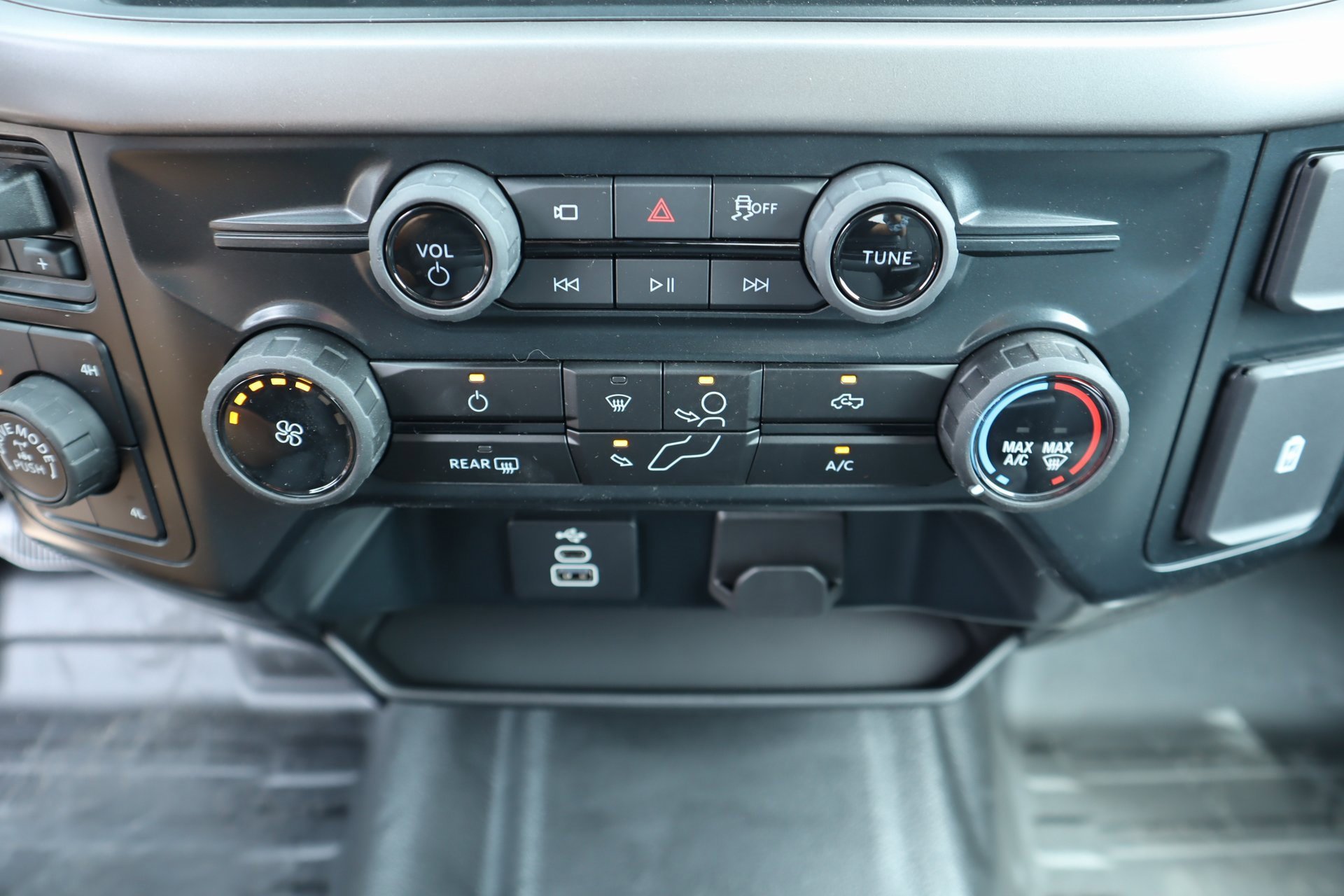 New 2025 Ford F150 XL w/ Equipment Group 103A High image 6