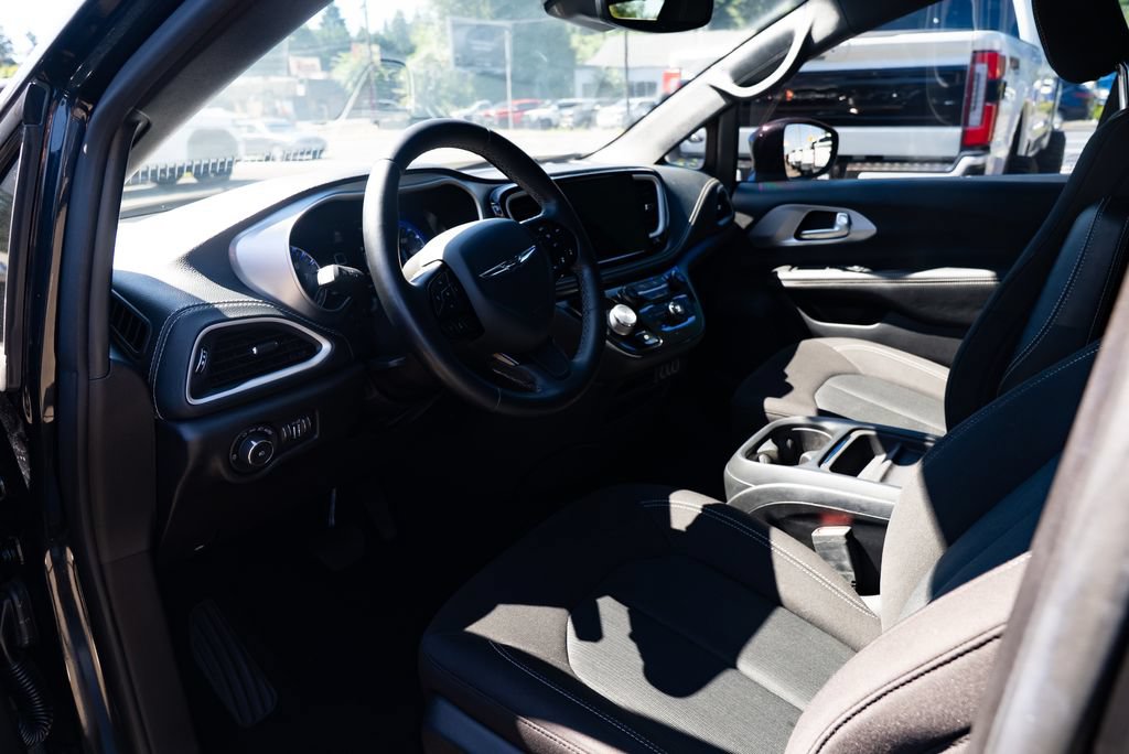 Used 2021 Chrysler Pacifica Touring w/ S Appearance Package FWD image 18