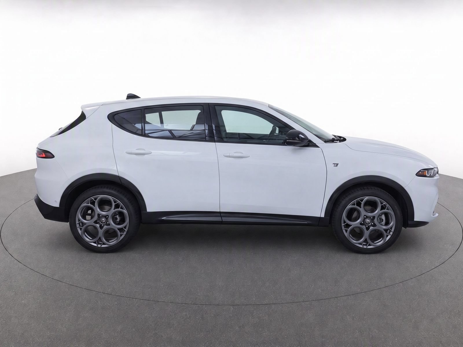 Used 2024 Alfa Romeo Tonale Ti AWD/4WD image 4