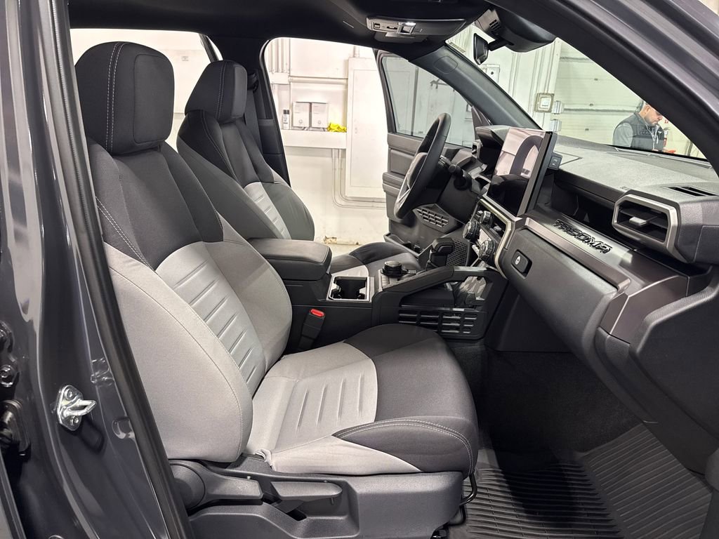 Used 2025 Toyota Tacoma TRD Sport image 27
