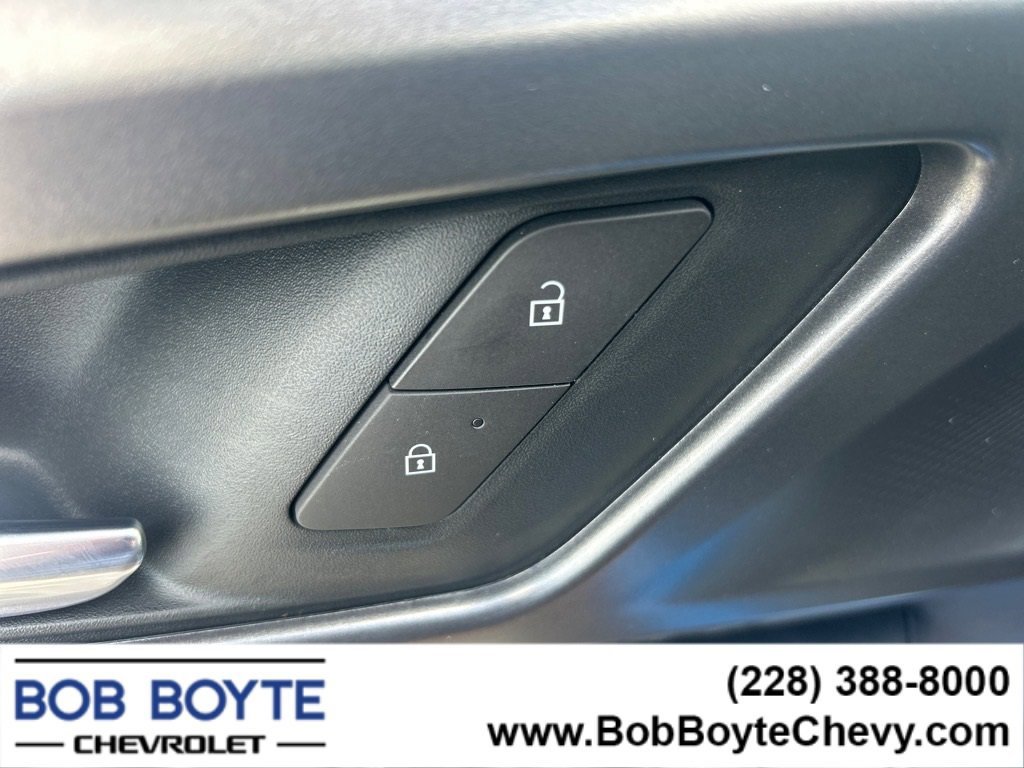 New 2025 Chevrolet Equinox EV RS w/ LPO, Illumination Package image 9