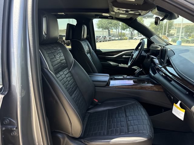 Certified 2022 Cadillac Escalade Premium Luxury Platinum w/ Heavy-Duty Trailer Package AWD/4WD image 32