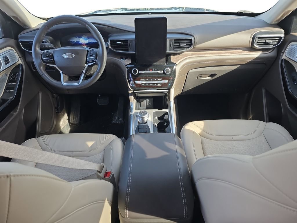 Used 2023 Ford Explorer Platinum w/ Premium Technology Package image 12