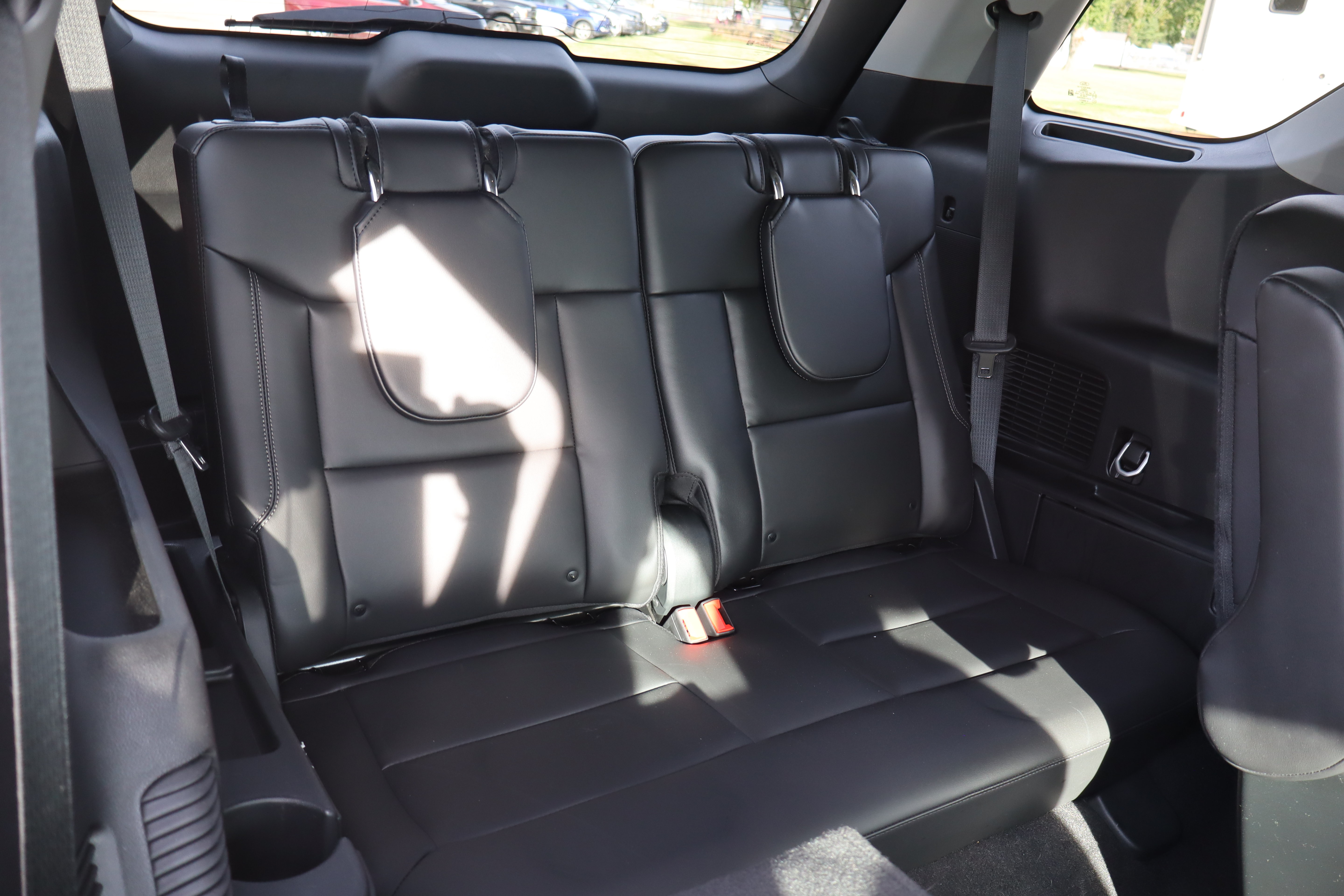 Used 2024 Ford Explorer XLT w/ Equipment Group 202A AWD/4WD image 13