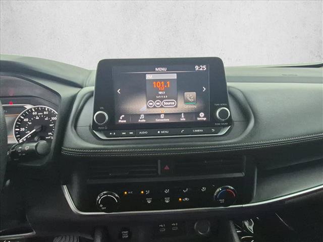 Used 2024 Nissan Rogue S FWD image 15