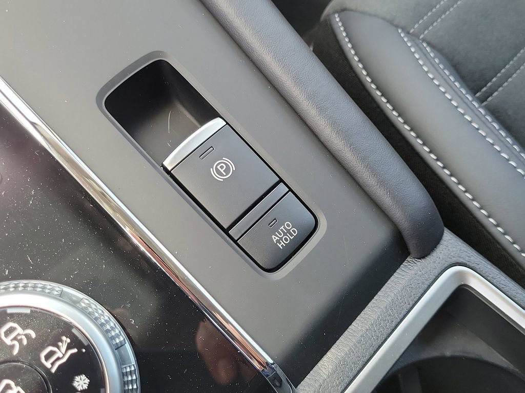 New 2025 Mitsubishi Outlander SE image 19