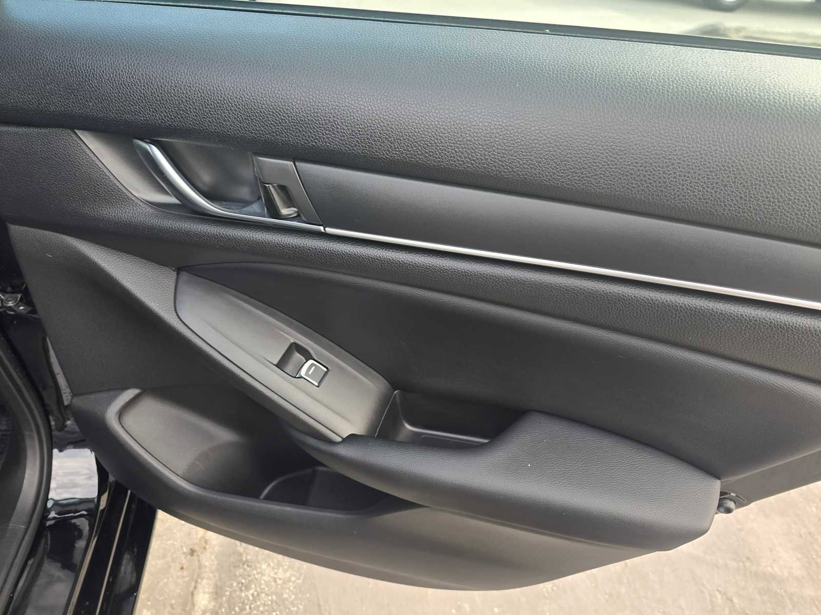 Used 2018 Honda Accord Sport image 13