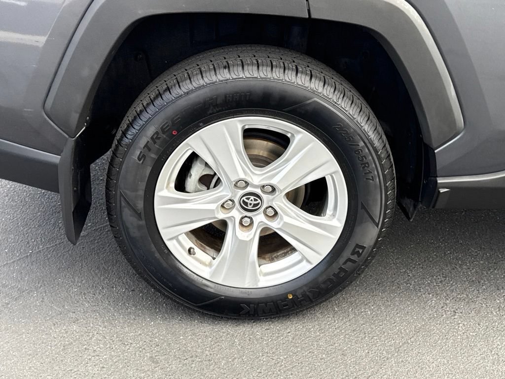 Used 2021 Toyota RAV4 XLE w/ Convenience Package FWD image 14