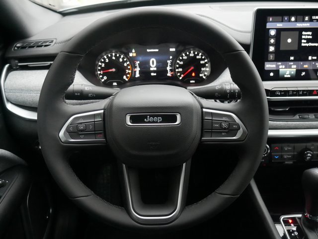 Used 2024 Jeep Compass Latitude w/ Sun and Sound Group image 17