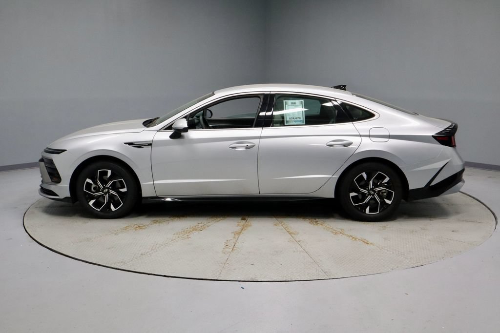 Certified 2025 Hyundai Sonata SEL FWD image 11