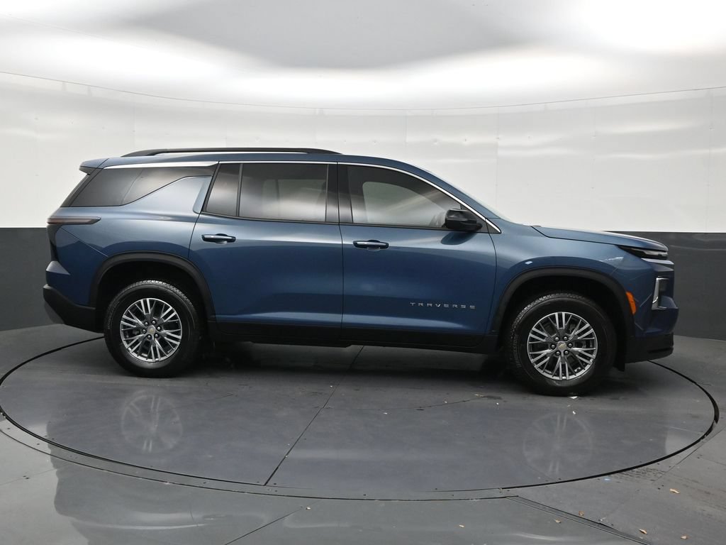 Used 2026 Chevrolet Traverse LT FWD image 6