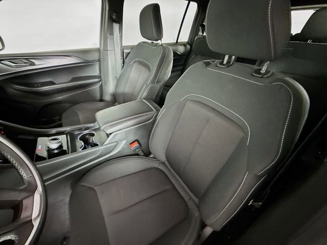 Used 2025 Jeep Grand Cherokee L Laredo RWD image 24