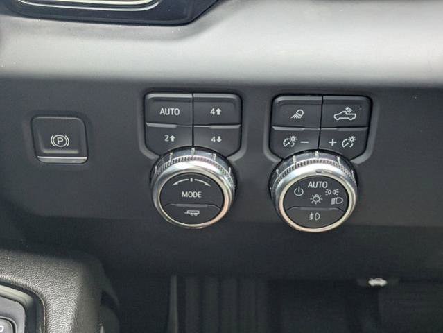 Used 2024 GMC Sierra 2500 AT4 w/ Technology Package AWD/4WD image 26