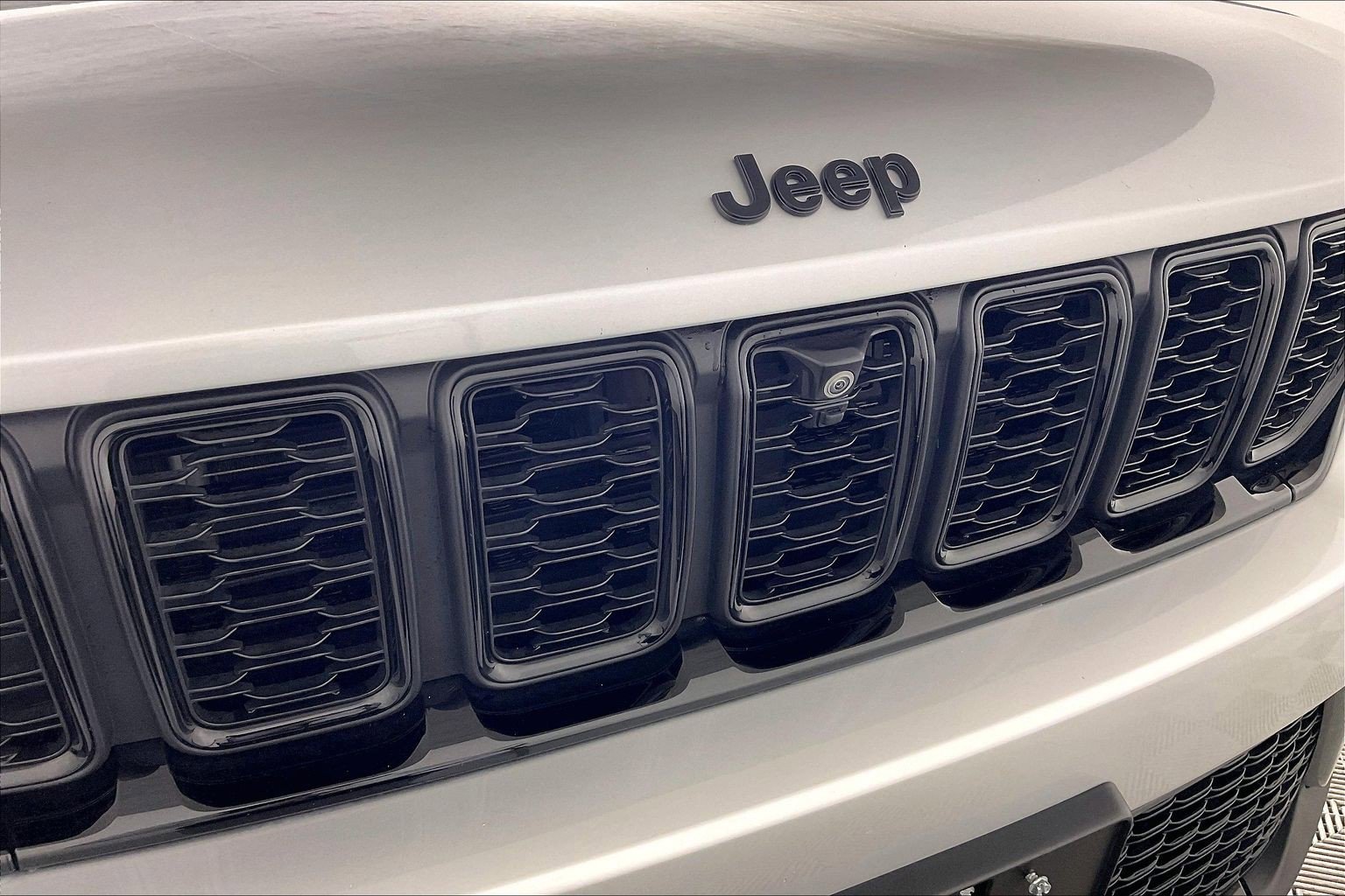 Used 2024 Jeep Grand Cherokee Limited w/ Luxury Tech Group II AWD/4WD image 30