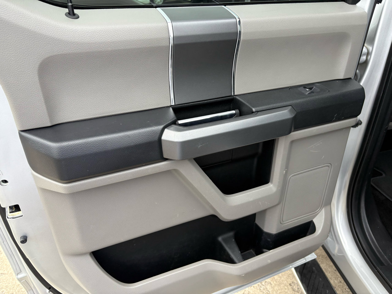 Used 2018 Ford F150 XLT w/ Equipment Group 302A Luxury image 34